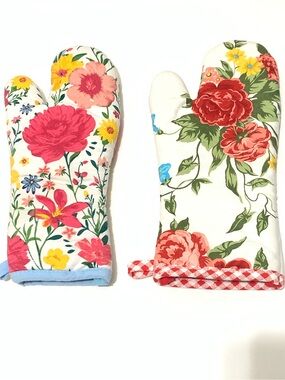 The Pioneer Woman Floral Oven Mitts